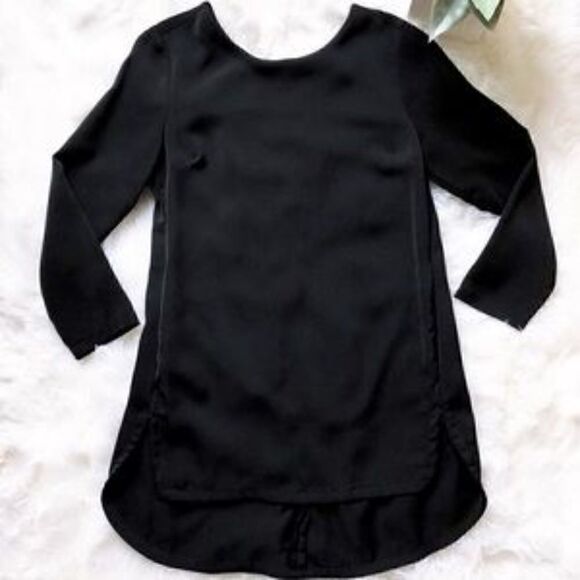 August 1 Eight • Cut Out Back Tunic - Picture 2 of 9